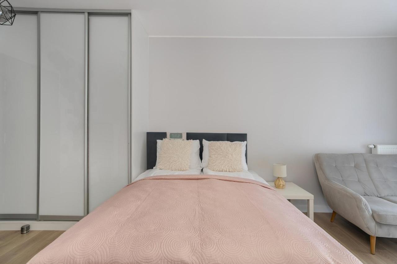 Stylish & Comfy Garbary Apartments With Parking By Noclegi Renters Poznań Exterior foto