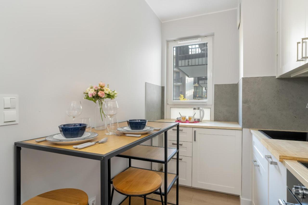Stylish & Comfy Garbary Apartments With Parking By Noclegi Renters Poznań Exterior foto