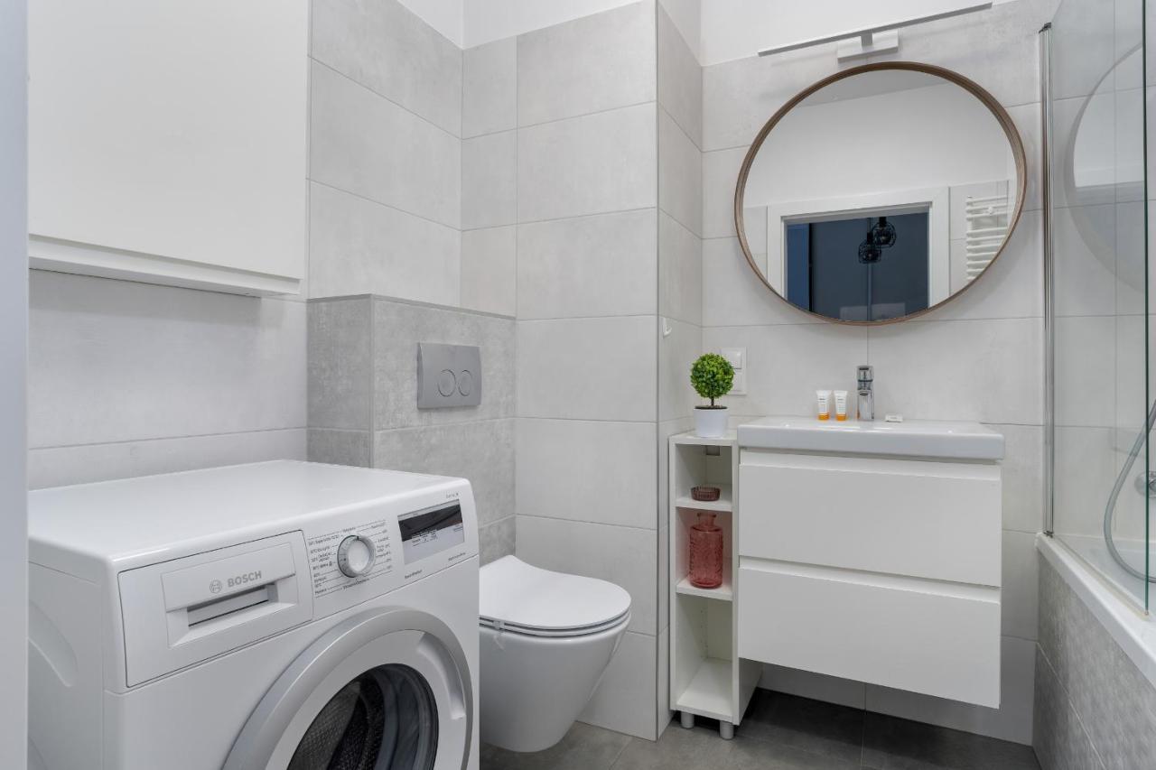 Stylish & Comfy Garbary Apartments With Parking By Noclegi Renters Poznań Exterior foto