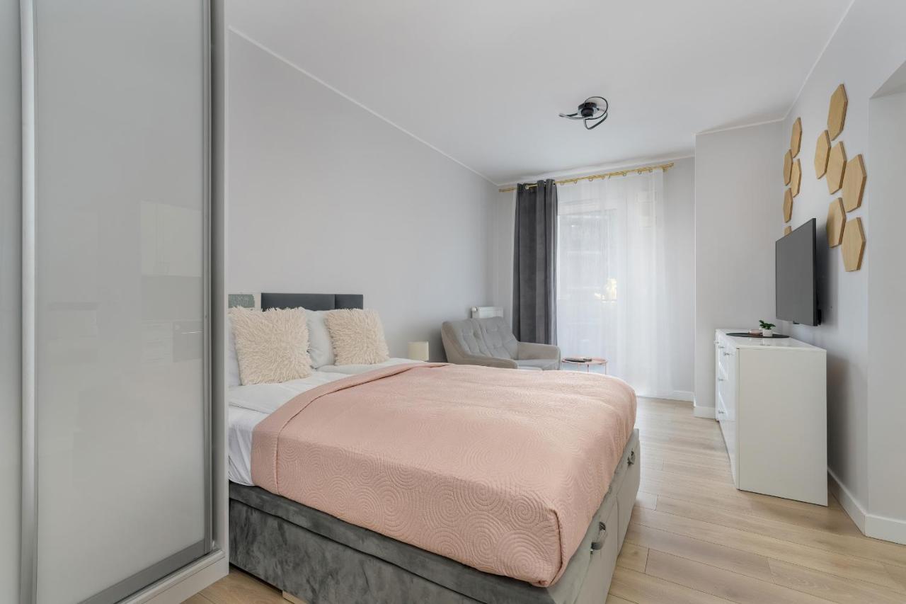 Stylish & Comfy Garbary Apartments With Parking By Noclegi Renters Poznań Exterior foto
