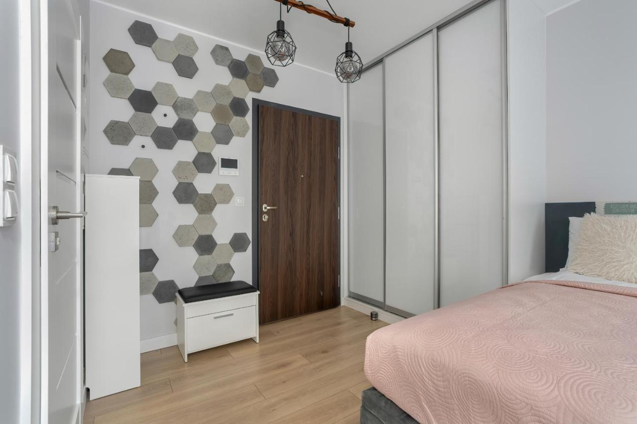 Stylish & Comfy Garbary Apartments With Parking By Noclegi Renters Poznań Exterior foto