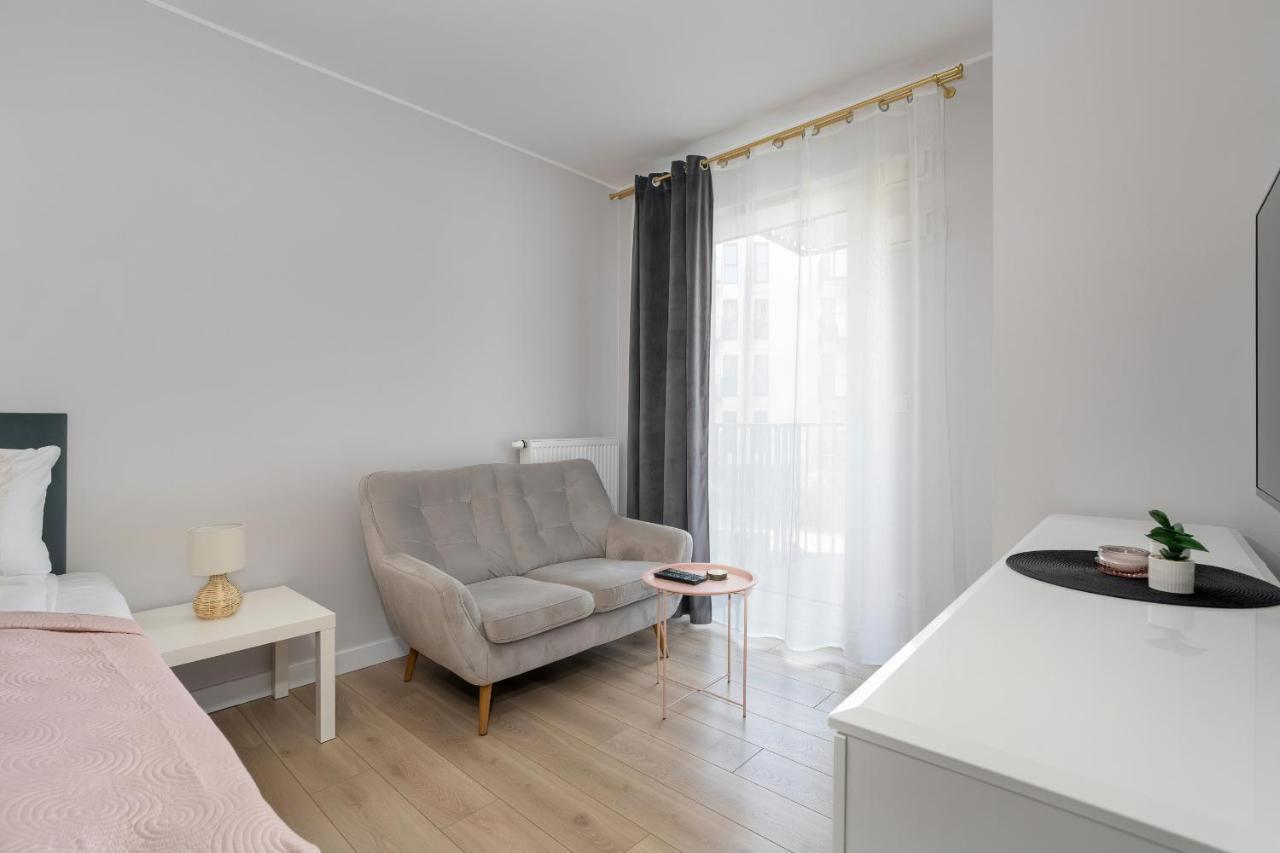 Stylish & Comfy Garbary Apartments With Parking By Noclegi Renters Poznań Exterior foto
