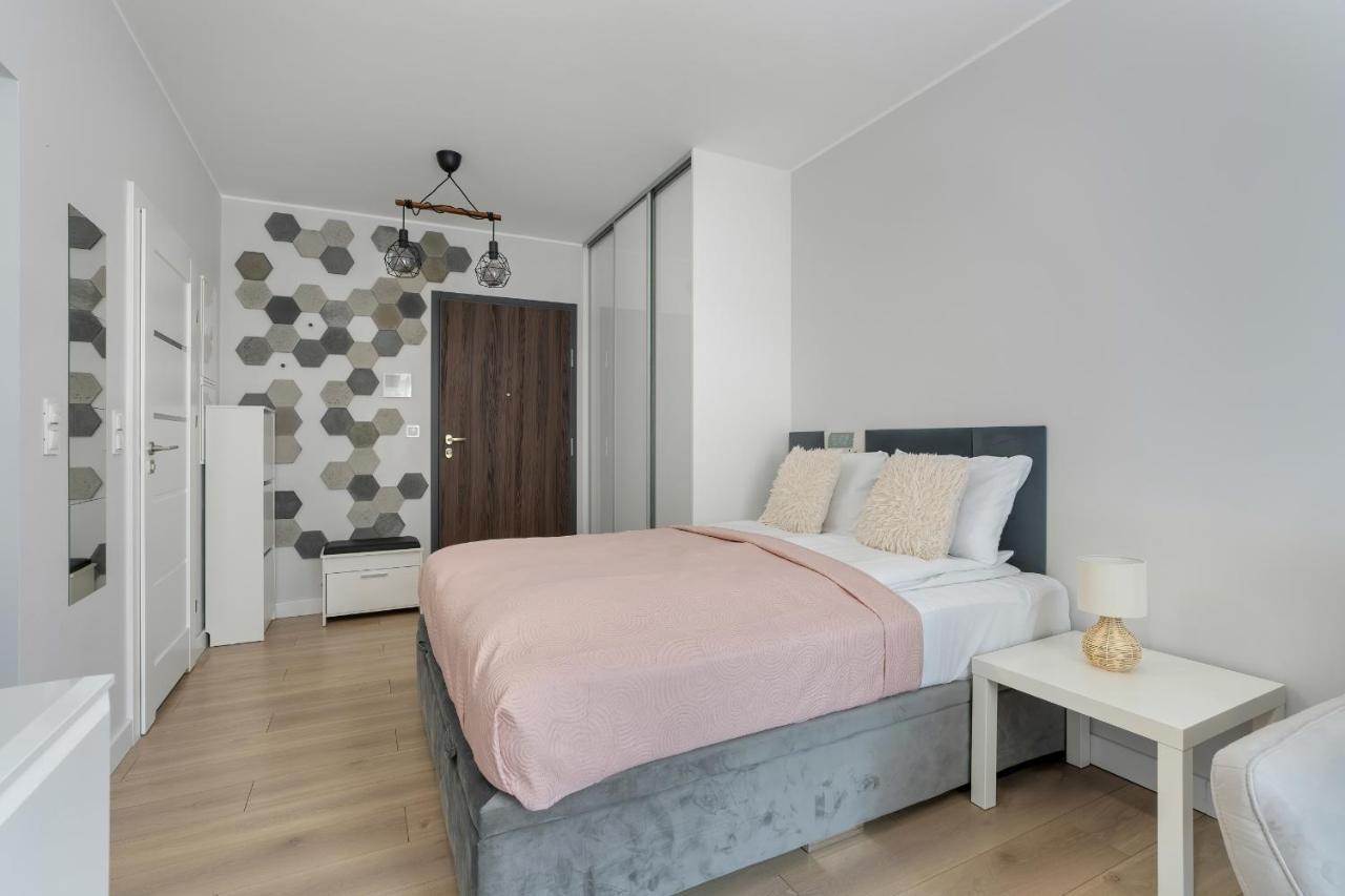 Stylish & Comfy Garbary Apartments With Parking By Noclegi Renters Poznań Exterior foto