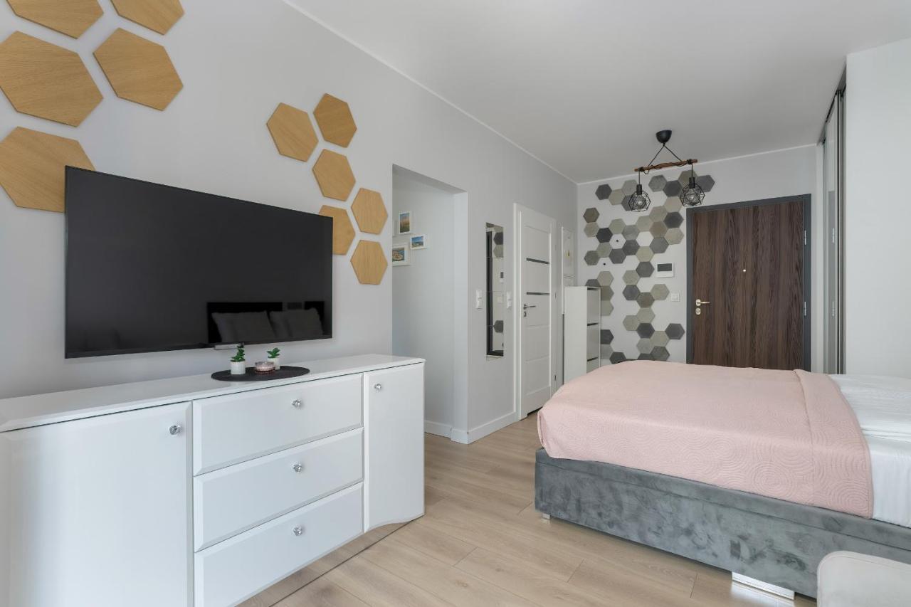 Stylish & Comfy Garbary Apartments With Parking By Noclegi Renters Poznań Exterior foto
