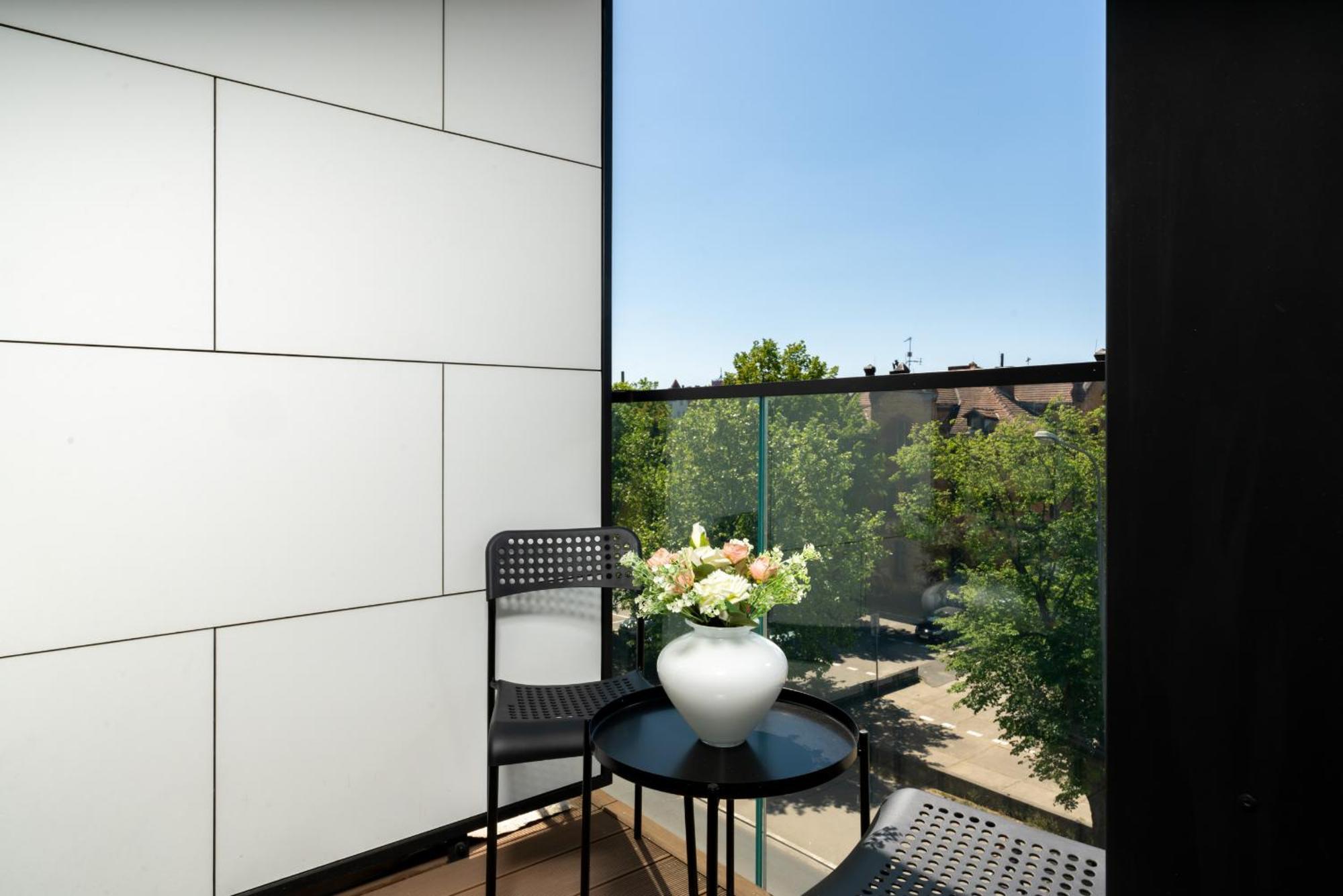 Stylish & Comfy Garbary Apartments With Parking By Noclegi Renters Poznań Exterior foto