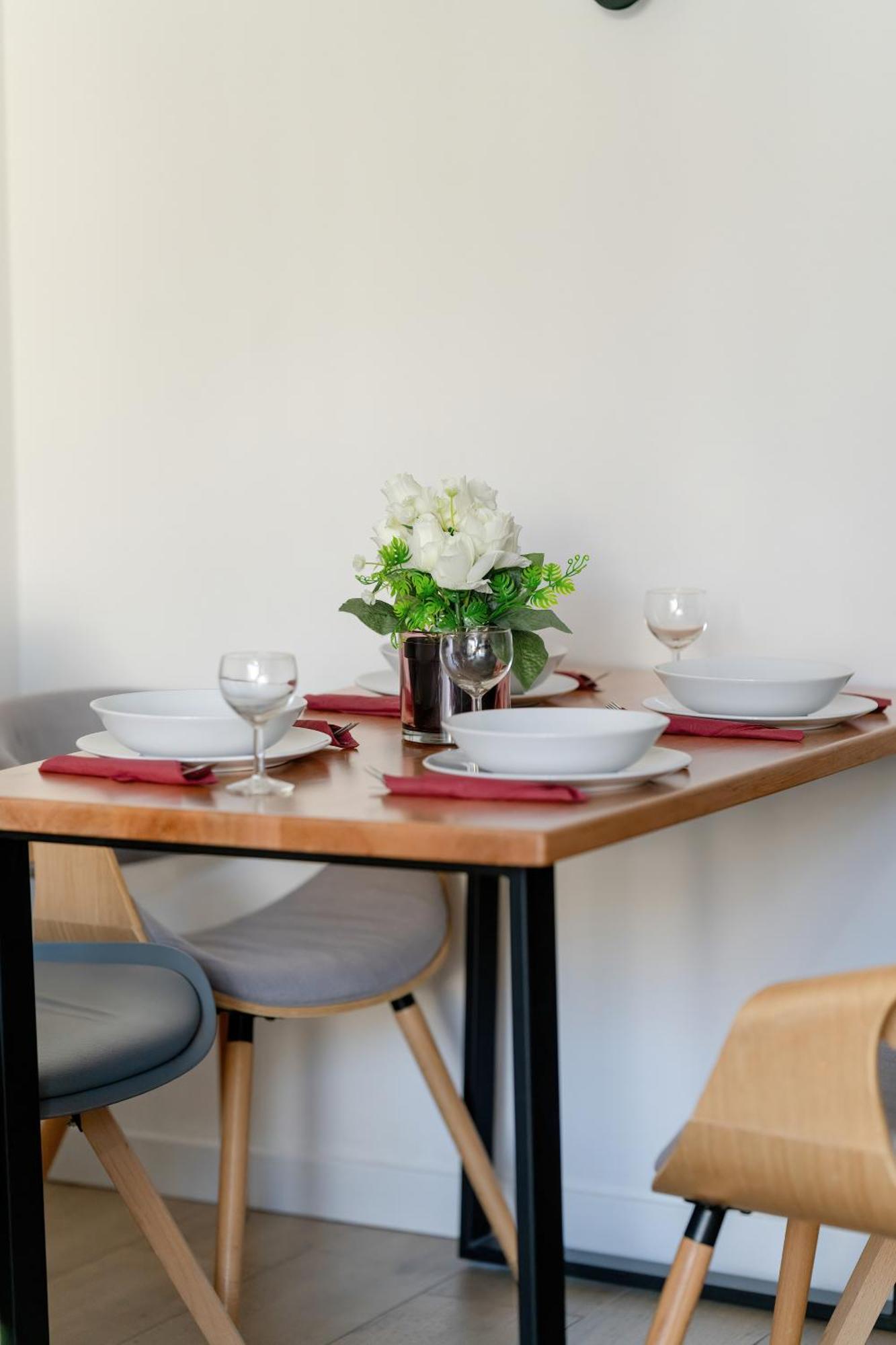 Stylish & Comfy Garbary Apartments With Parking By Noclegi Renters Poznań Exterior foto