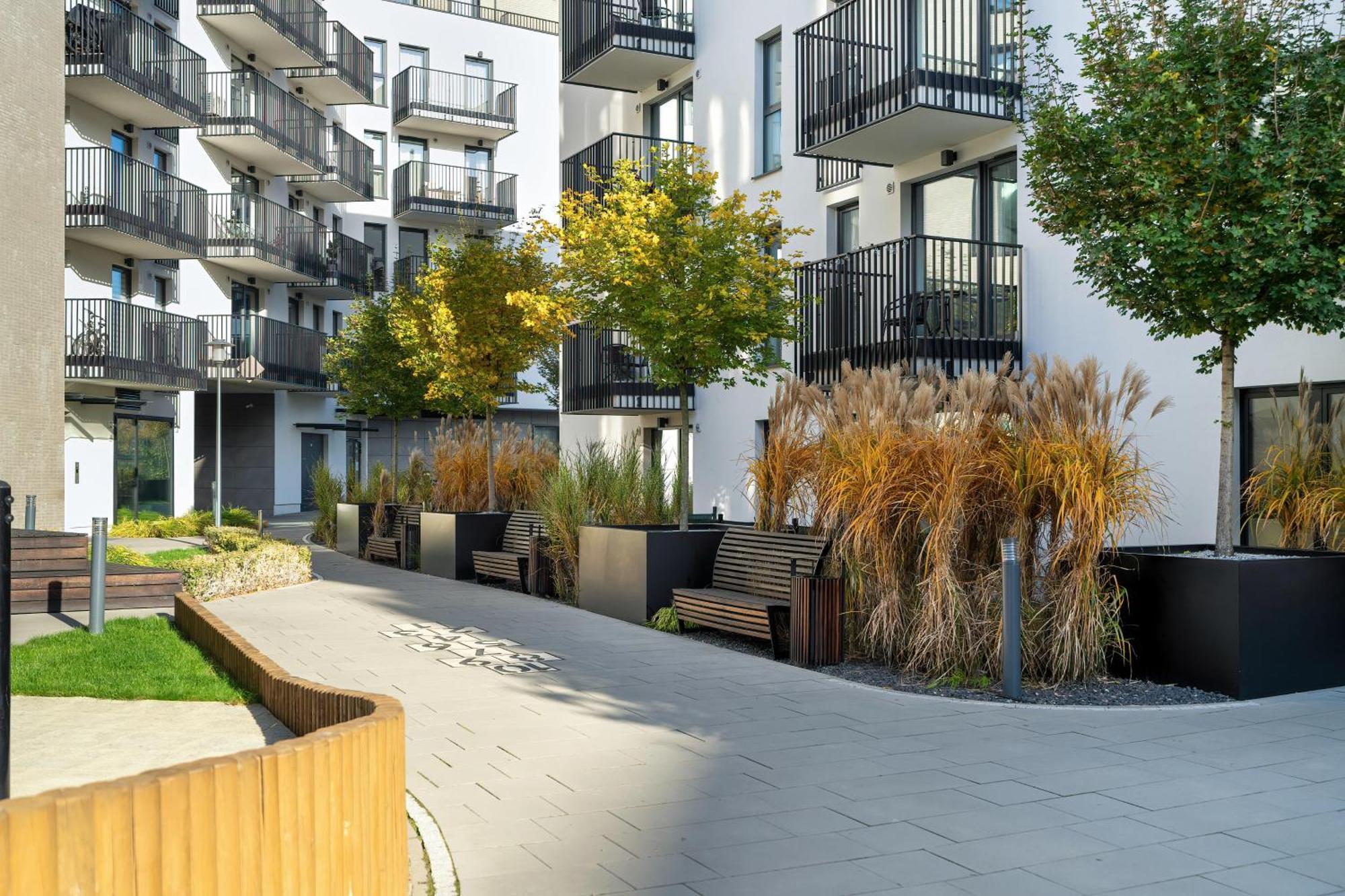 Stylish & Comfy Garbary Apartments With Parking By Noclegi Renters Poznań Exterior foto